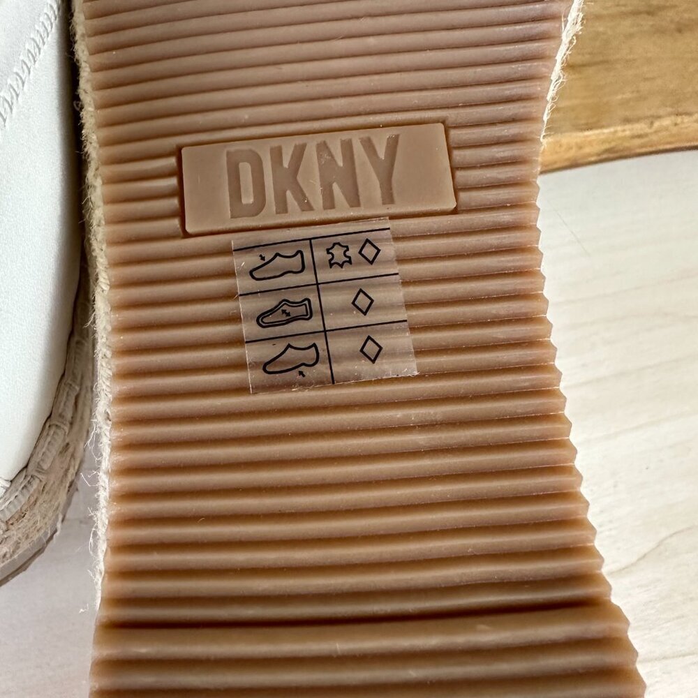 DKNY Off White Leather Platform Loafers Silver‎ Details 7 - Picture 4 of 6